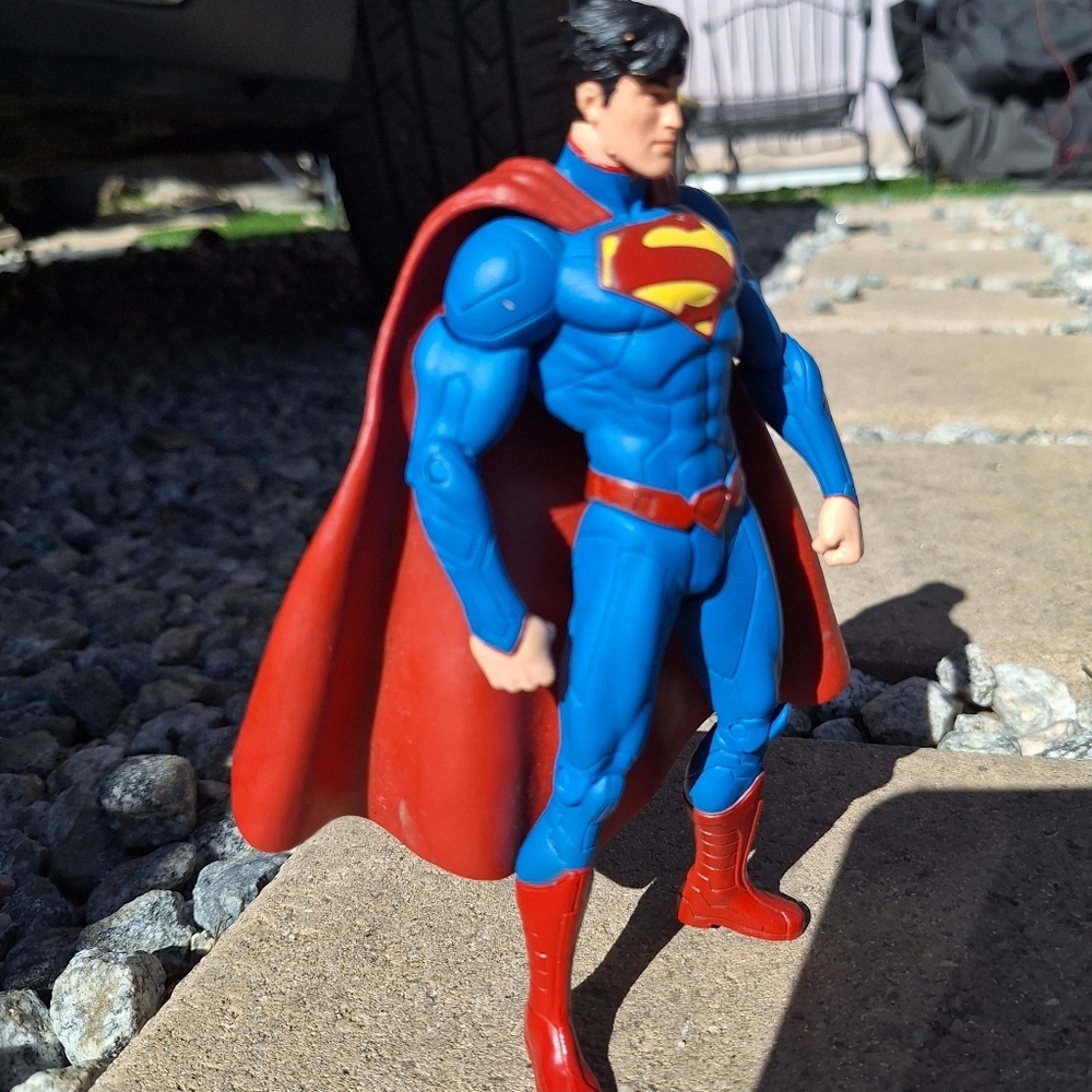 DC Comics Superman Collectible Action Figure - Blue and Red - Picture 4 of 12